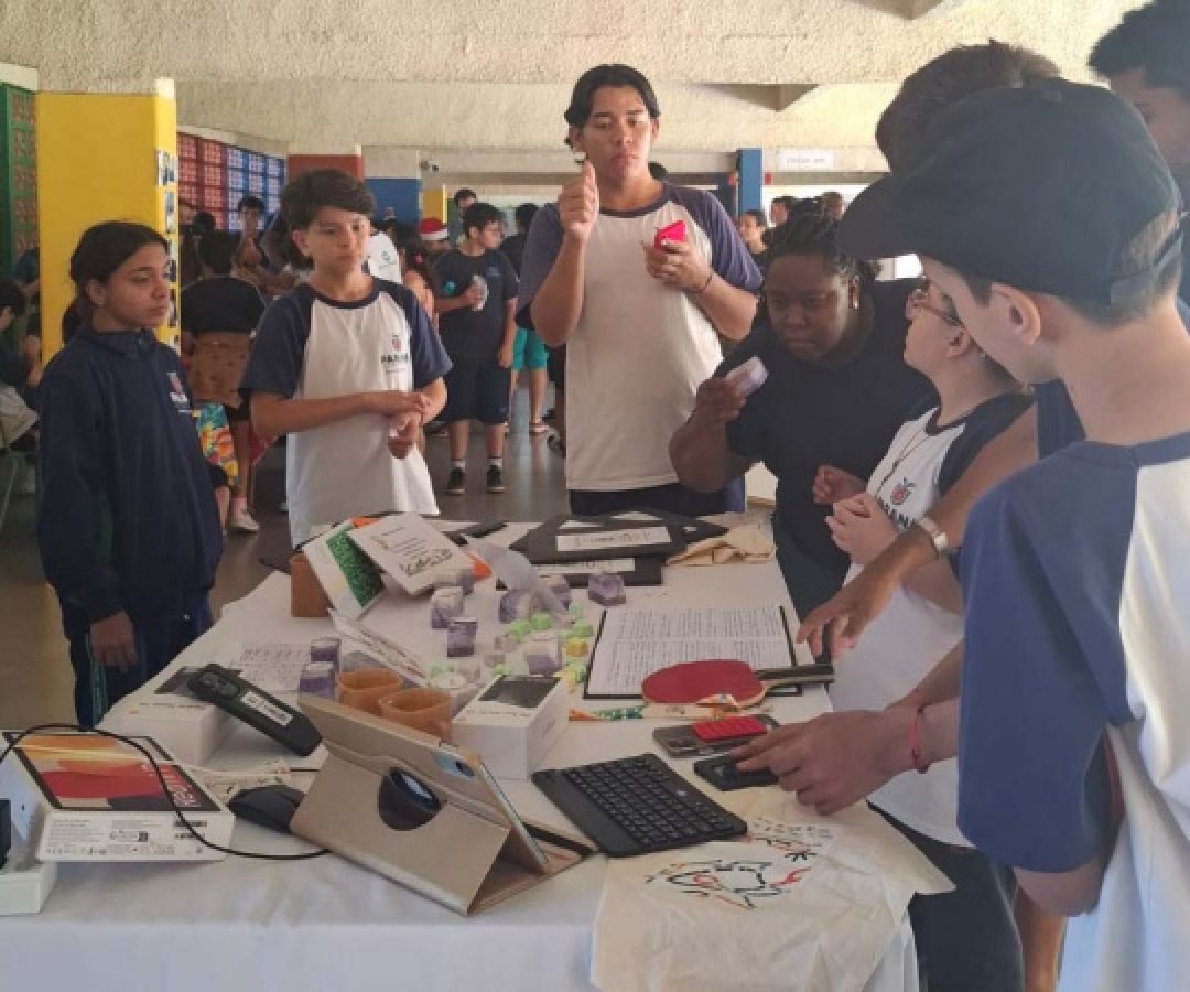 Protagonismo: alunos surdos de Londrina transformam óleo usado em pesquisa científica