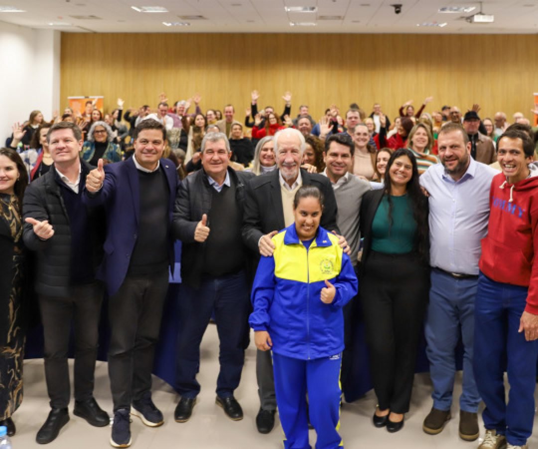 Em encontro com APAEs, Piana reforça compromisso do Estado com a educação especial