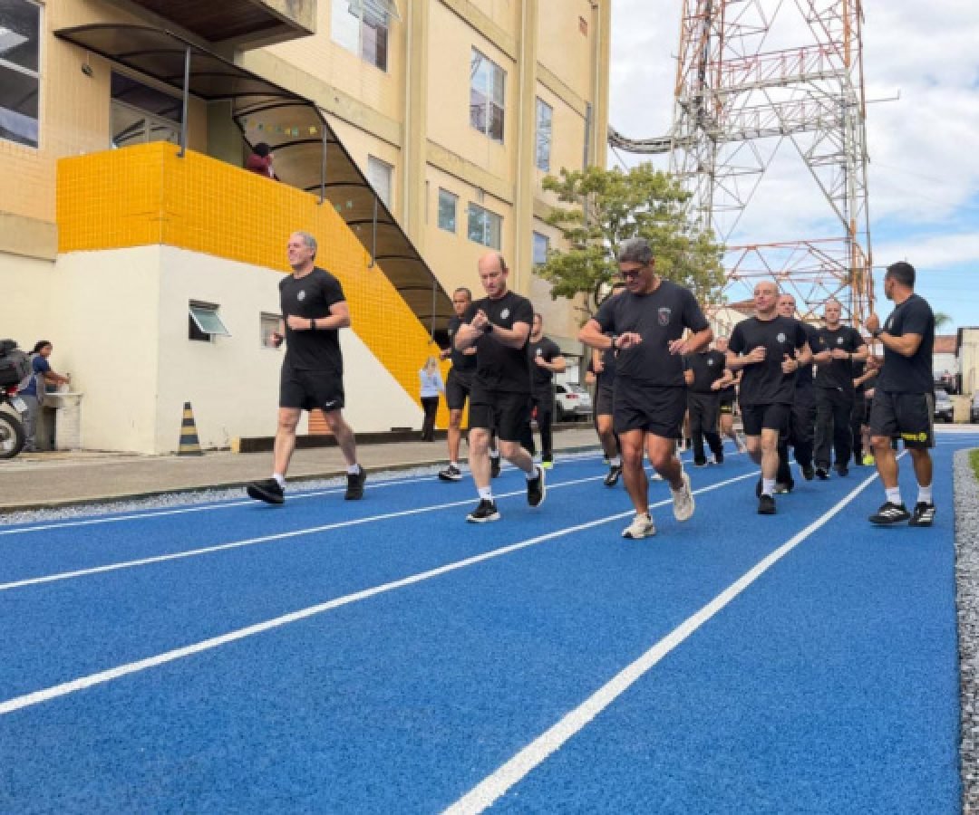 Treinamento e formação: PMPR inaugura pista de atletismo com padrão internacional