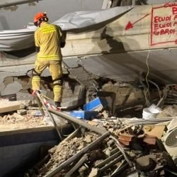 Venezuela: Brasil mantém força-tarefa dos bombeiros em busca de sobreviventes a dois dias do fim da janela de resgate